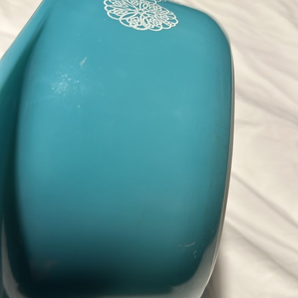 Vintage Pyrex Lace Medallion 2 1/2 Quart Casserole - Picture 14 of 16